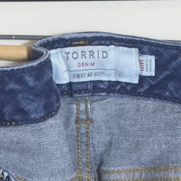 Torrid Stretchy Boyfriend Straight Leg Jeans Size 18R - Picture 7 of 8